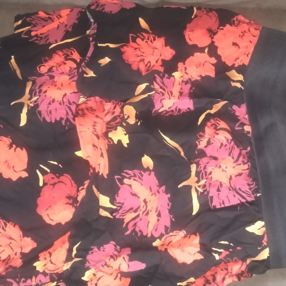 Floral skirt with zipper back